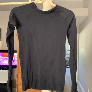 Lululemon workout shirt